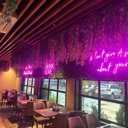 Hotel Merakee - Near Dahisar Mira Road Mumbai Eksteriør billede