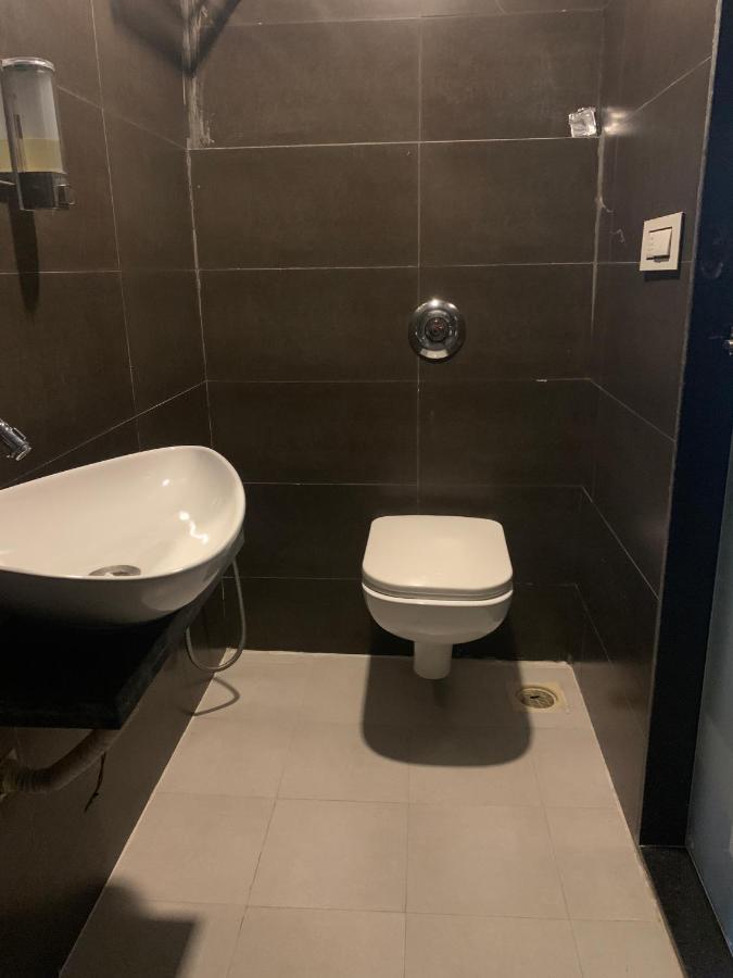 Hotel Merakee - Near Dahisar Mira Road Mumbai Eksteriør billede