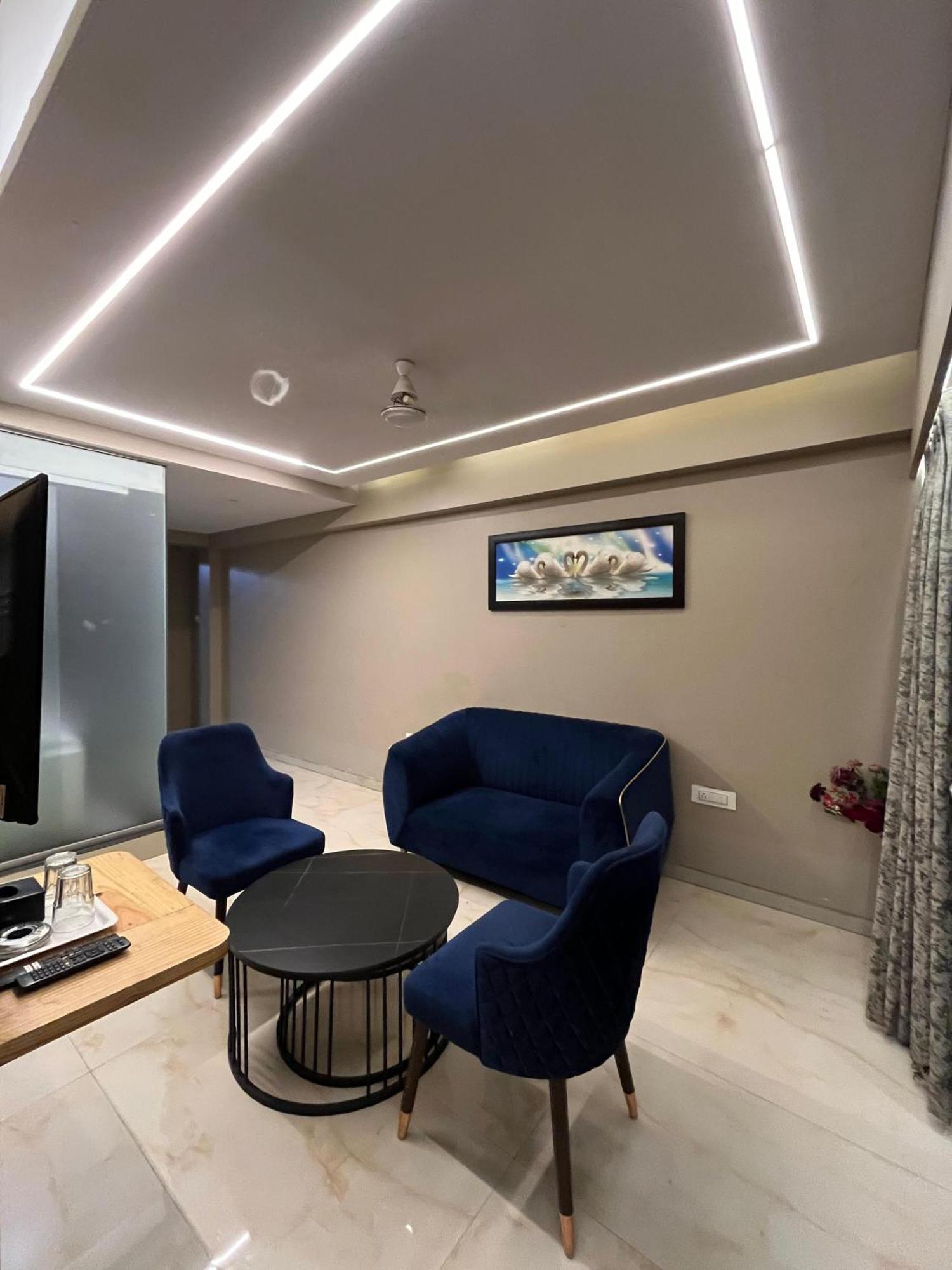 Hotel Merakee - Near Dahisar Mira Road Mumbai Eksteriør billede