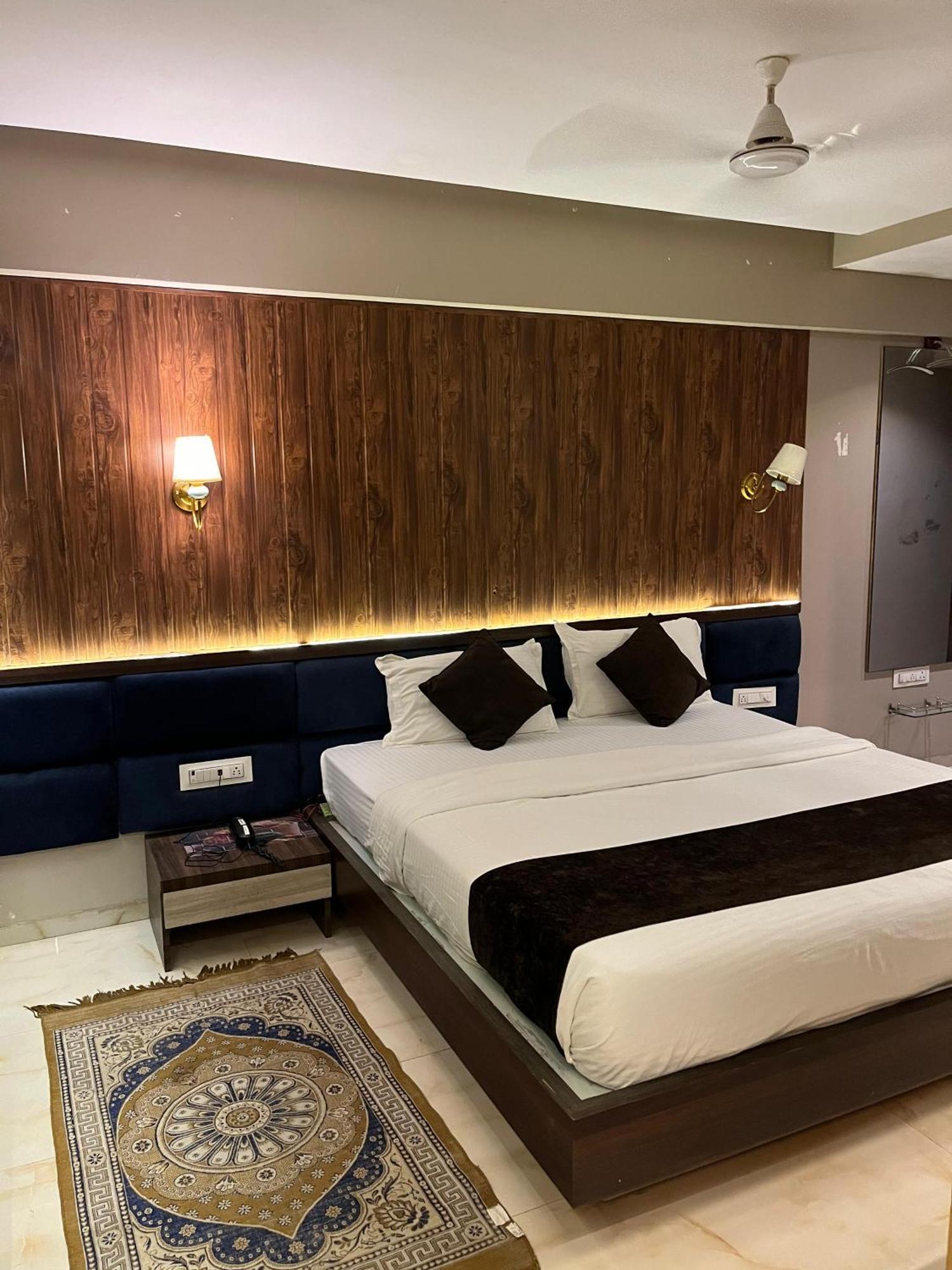 Hotel Merakee - Near Dahisar Mira Road Mumbai Eksteriør billede