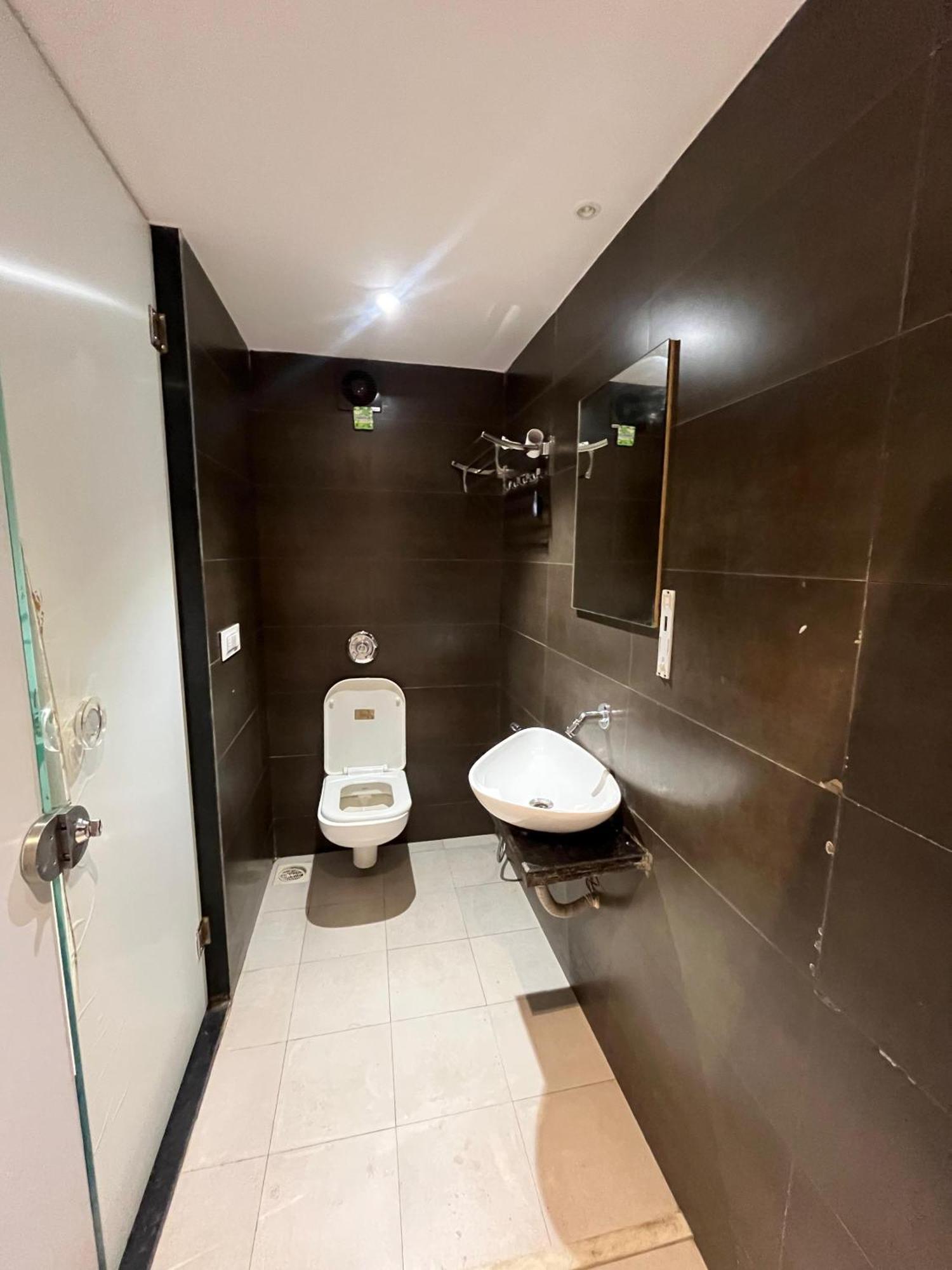 Hotel Merakee - Near Dahisar Mira Road Mumbai Eksteriør billede