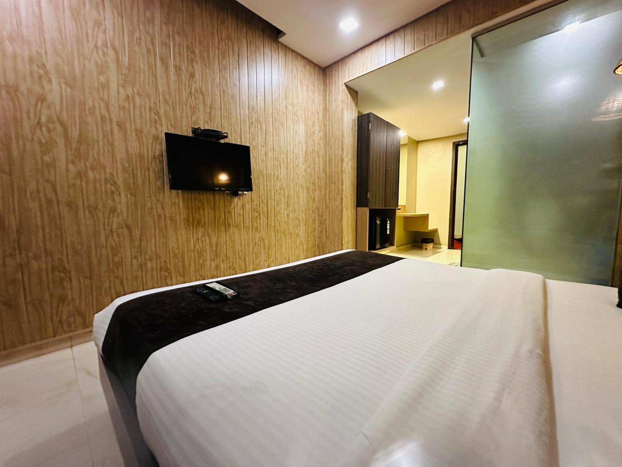 Hotel Merakee - Near Dahisar Mira Road Mumbai Eksteriør billede